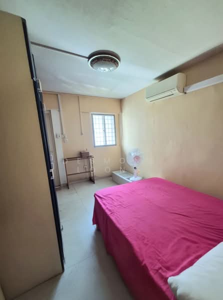 401 Bedok North Avenue 3, 401 Bedok North Avenue 3, 2 Bedrooms, 721 sqft, HDB Flat For Sale, by Desmond Loong, 500095270 - Master Bedroom - PropertyGuru.com.sg
