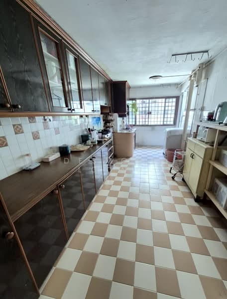 401 Bedok North Avenue 3, 401 Bedok North Avenue 3, 2 Bedrooms, 721 sqft, HDB Flat For Sale, by Desmond Loong, 500095270 - Spacious Kitchen - PropertyGuru.com.sg
