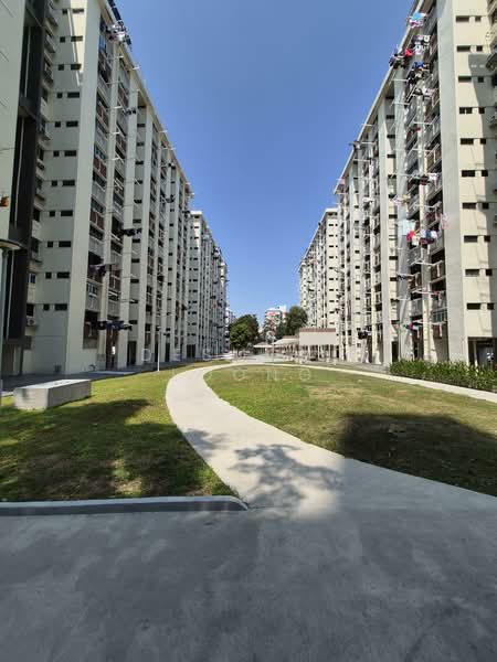 401 Bedok North Avenue 3, 401 Bedok North Avenue 3, 2 Bedrooms, 721 sqft, HDB Flat For Sale, by Desmond Loong, 500095270 - Garden beside Block - PropertyGuru.com.sg