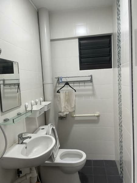 454 Tampines Street 42 HDB Flat For Sale at S$ 1,580,000 | PropertyGuru Singapore - Bathroom