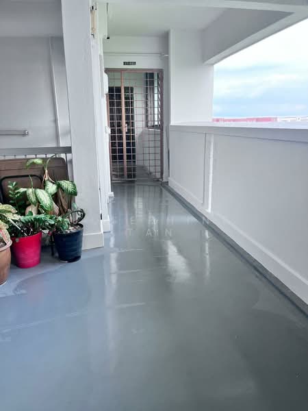 454 Tampines Street 42 HDB Flat For Sale at S$ 1,580,000 | PropertyGuru Singapore - Corridor