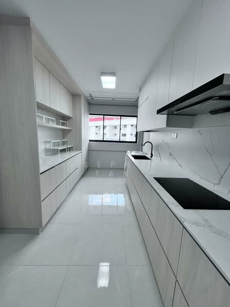454 Tampines Street 42 HDB Flat For Sale at S$ 1,580,000 | PropertyGuru Singapore - Kitchen