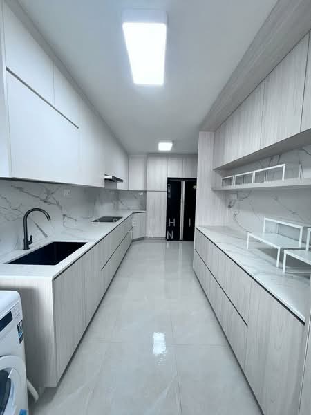 454 Tampines Street 42 HDB Flat For Sale at S$ 1,580,000 | PropertyGuru Singapore - Kitchen