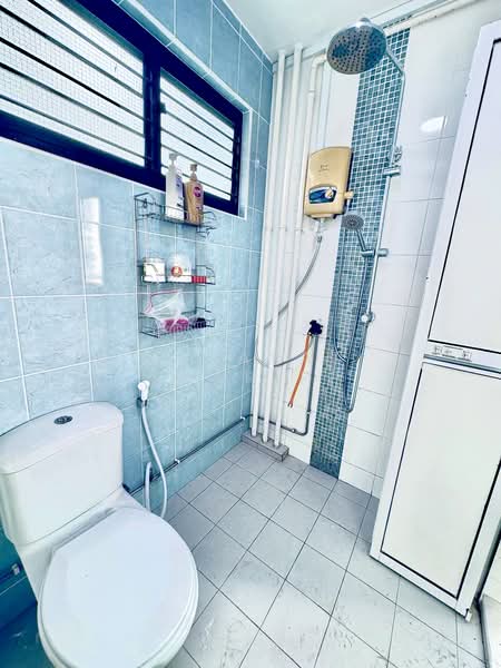 251 Yishun Ring Road HDB Flat For Sale at S$ 460,000 | PropertyGuru Singapore - Bathroom