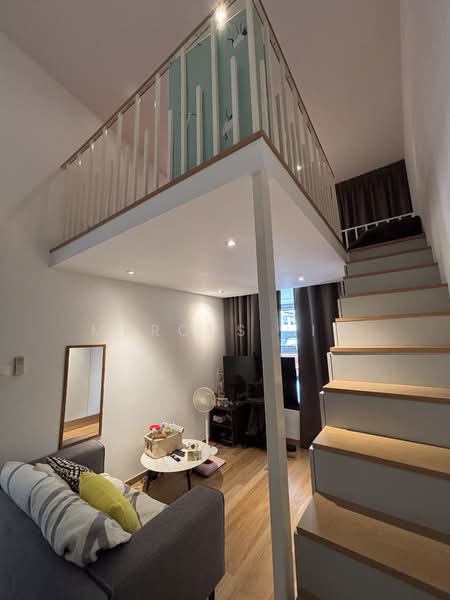 Braemar Drive Corner Terrace Corner Terrace For Sale at S$ 5,800,000 | PropertyGuru Singapore - Common Room (Loft style)