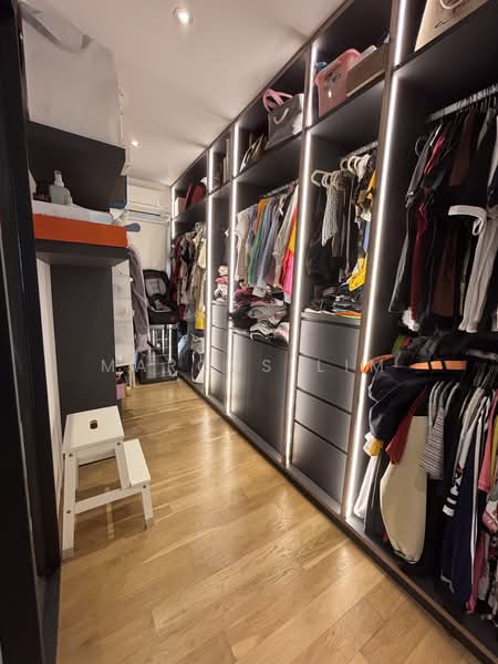 Braemar Drive Corner Terrace Corner Terrace For Sale at S$ 5,800,000 | PropertyGuru Singapore - Walk-In Wardrobe