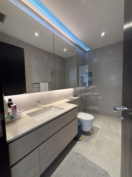 Braemar Drive Corner Terrace Corner Terrace For Sale at S$ 5,800,000 | PropertyGuru Singapore - Common Bathroom