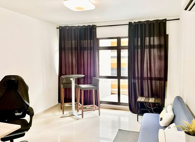 653A Jurong West Street 61 HDB Flat For Sale at S$ 598,000 | PropertyGuru Singapore - Living Room