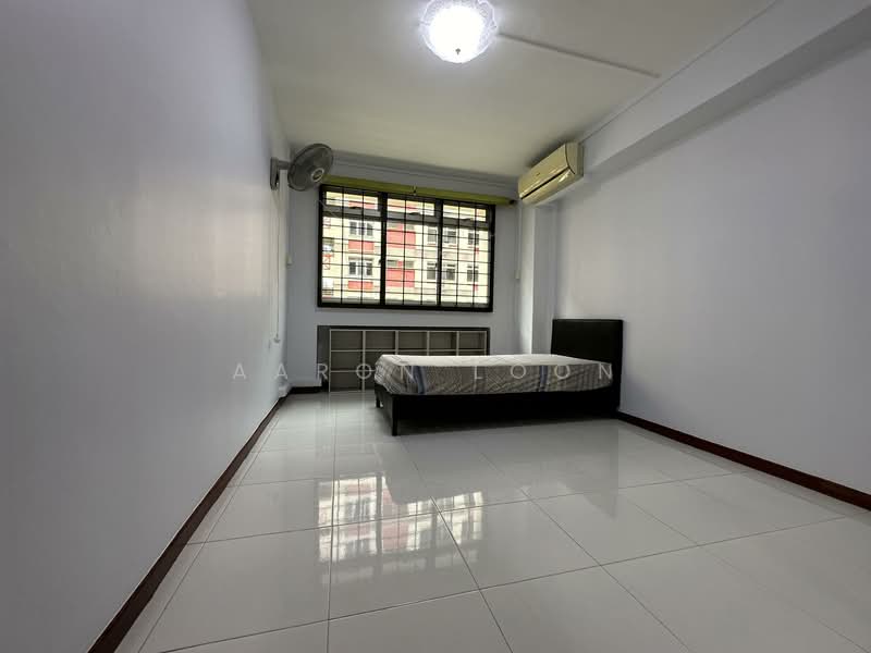 304 Tampines Street 32 HDB Flat For Sale at S$ 788,000 | PropertyGuru Singapore - Bedroom