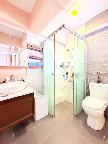 359 Clementi Avenue 2 HDB Flat For Sale at S$ 599,000 | PropertyGuru Singapore - Bathroom