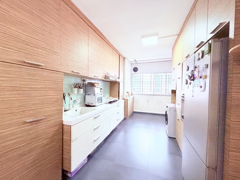 359 Clementi Avenue 2 HDB Flat For Sale at S$ 599,000 | PropertyGuru Singapore - Kitchen