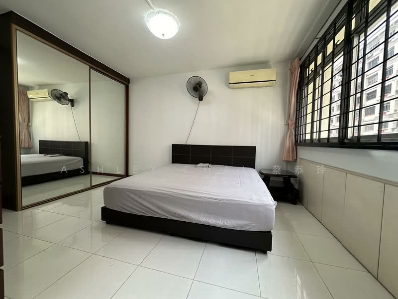 304 Tampines Street 32 HDB Flat For Sale at S$ 788,000 | PropertyGuru Singapore - Bedroom