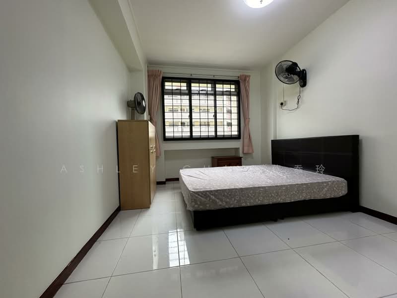 304 Tampines Street 32 HDB Flat For Sale at S$ 788,000 | PropertyGuru Singapore - Bedroom