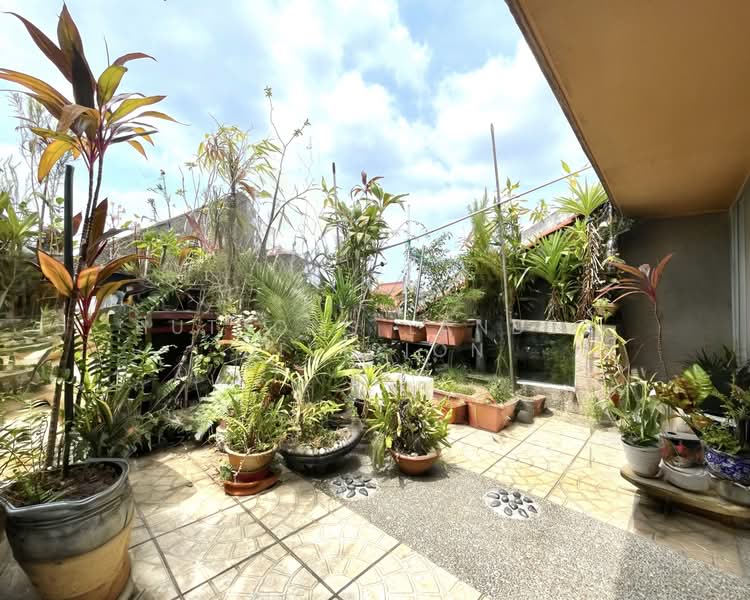 Spacious 3.5 Sty Terrace with Charming Skylight and Dual Balconies Attic Terraced House For Sale at S$ 4,300,000 | PropertyGuru Singapore - Exterior