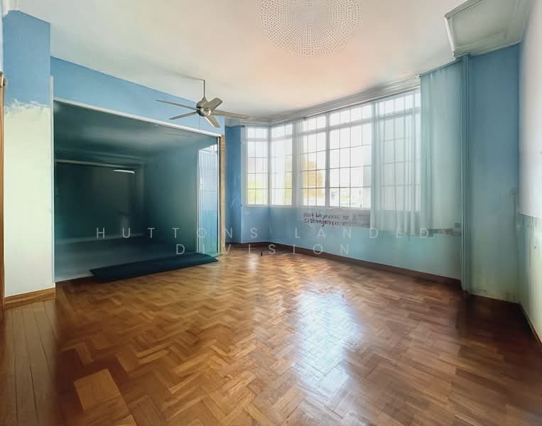 Spacious 3 Sty Terrace with Charming Skylight and Dual Balconies Attic Terraced House For Sale at S$ 4,500,000 | PropertyGuru Singapore - Living Room