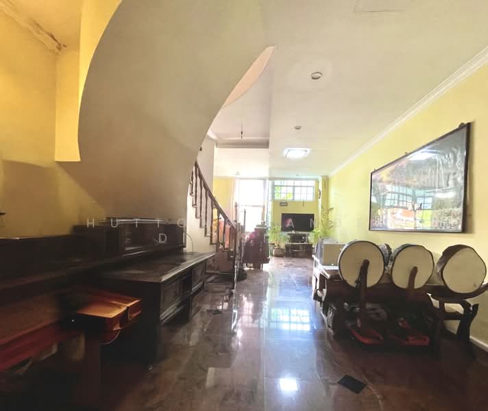 For Sale - Spacious 3 Sty Terrace with Charming Skylight and Dual Balconies Attic