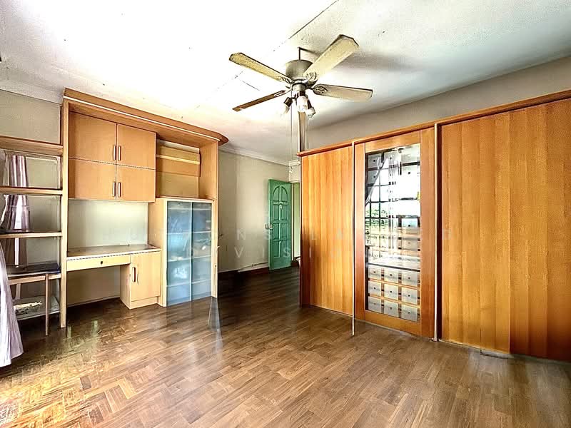 Spacious 3 Sty Terrace with Charming Skylight and Dual Balconies Attic Terraced House For Sale at S$ 4,500,000 | PropertyGuru Singapore - Interior