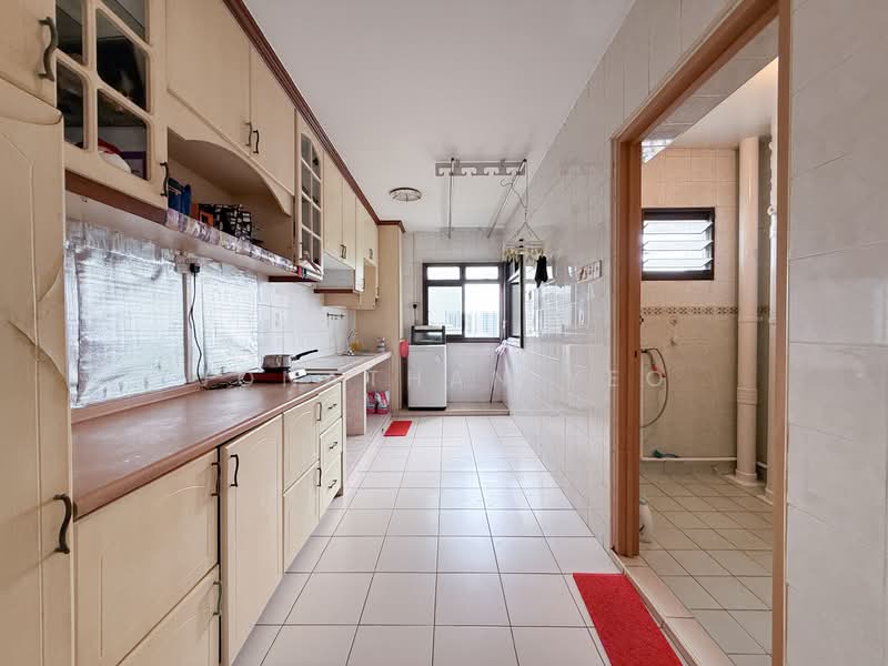 661C Jurong West Street 64 HDB Flat For Sale at S$ 600,000 | PropertyGuru Singapore - Kitchen