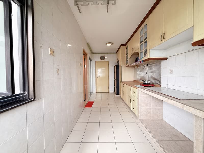 661C Jurong West Street 64 HDB Flat For Sale at S$ 600,000 | PropertyGuru Singapore - Kitchen