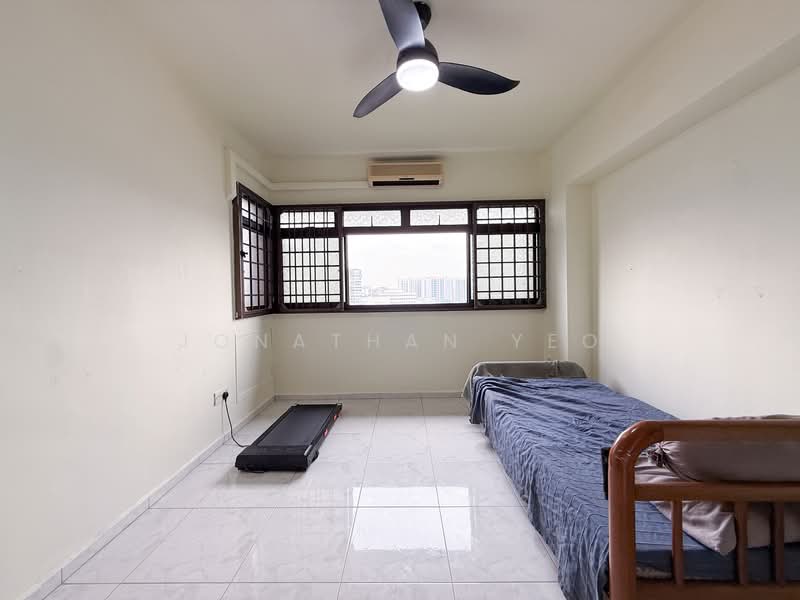 661C Jurong West Street 64 HDB Flat For Sale at S$ 600,000 | PropertyGuru Singapore - Bedroom
