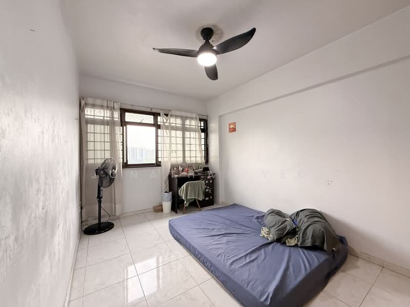 661C Jurong West Street 64 HDB Flat For Sale at S$ 600,000 | PropertyGuru Singapore - Bedroom