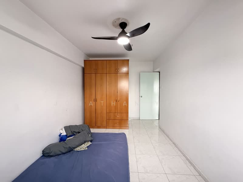 661C Jurong West Street 64 HDB Flat For Sale at S$ 600,000 | PropertyGuru Singapore - Bedroom