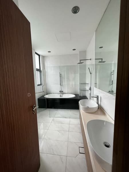 Punggol 24th ave, Punggol 24th Ave, 5 Bedrooms, 3,438 sqft, Detached House For Rent, by Dennis Lee, 500095348 - Bathroom - PropertyGuru.com.sg