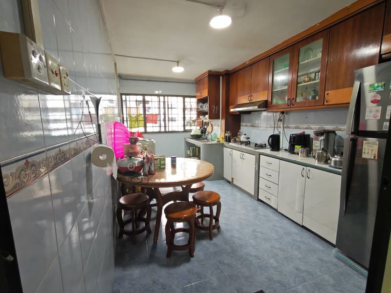 461 Jurong West Street 41 HDB Flat For Sale at S$ 550,000 | PropertyGuru Singapore - Kitchen
