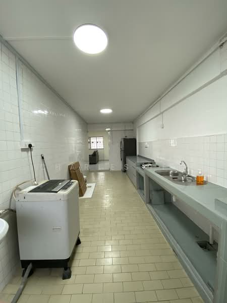 227 Bukit Batok Central, 227 Bukit Batok Central, 3 Bedrooms, 1,001 sqft, HDB Flat For Rent, by Charles Teo, 500095382 - Kitchen - PropertyGuru.com.sg