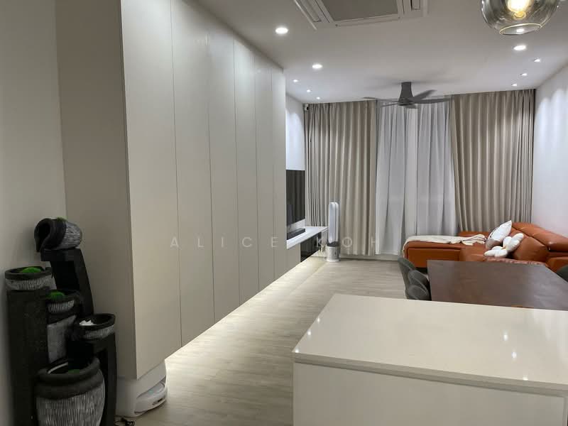 East Shine, 57 Lorong Melayu, 3 Bedrooms, 1,055 sqft, Apartment For Rent, by Alice Koh, 500095408 - Living Room - PropertyGuru.com.sg