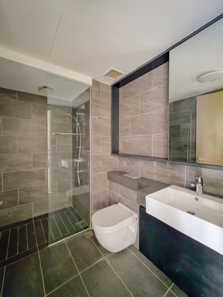 Affinity At Serangoon Condominium For Sale at S$ 1,050,000 | PropertyGuru Singapore - Bathroom