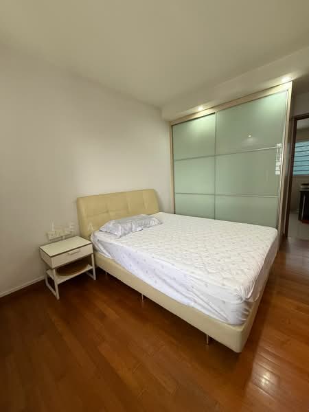 330 Jurong East Avenue 1 HDB Flat For Sale at S$ 580,000 | PropertyGuru Singapore - Bedroom