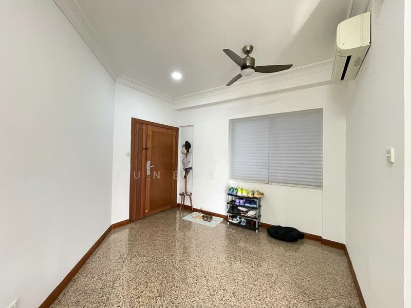 The Bayshore Condominium For Sale at S$ 1,300,000 | PropertyGuru Singapore - Entrance