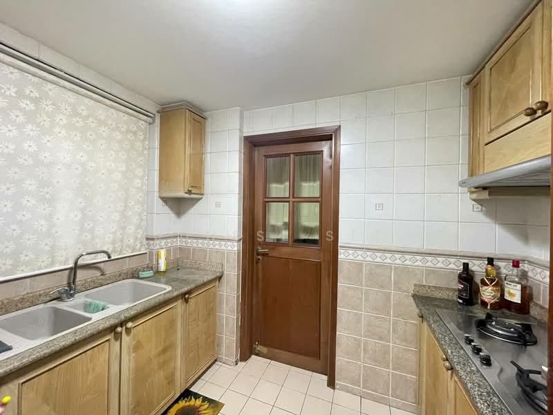 The Bayshore Condominium For Sale at S$ 1,300,000 | PropertyGuru Singapore - Kitchen