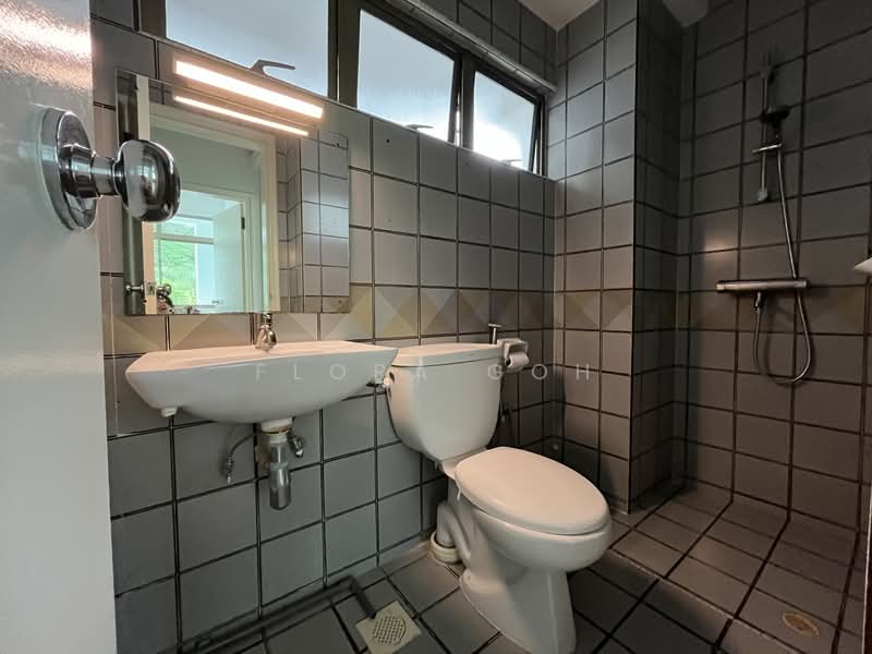 Buona Vista Gardens Condominium For Sale at S$ 2,120,000 | PropertyGuru Singapore - Bathroom