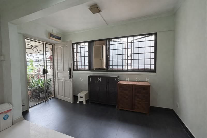 824 Jurong West Street 81 HDB Flat For Sale at S$ 638,000 | PropertyGuru Singapore - Living Room