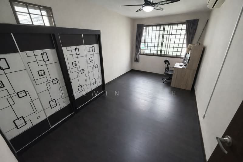 824 Jurong West Street 81 HDB Flat For Sale at S$ 638,000 | PropertyGuru Singapore - Bedroom