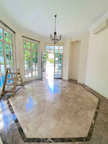 Woodgrove Estate, 20 Woodgrove Avenue, 6 Bedrooms, 6,674 sqft, Detached House For Rent, by Xavier Aw (欧伟廷), 500095460 - Entrance - PropertyGuru.com.sg