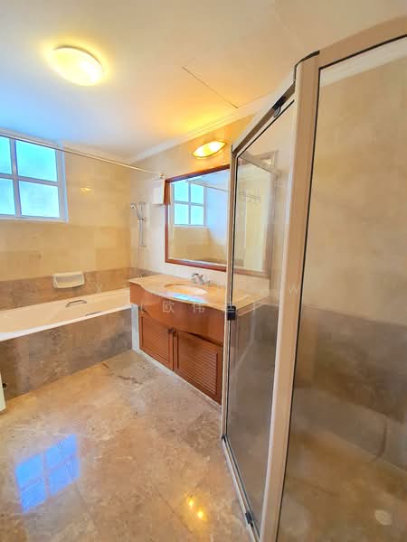 Woodgrove Estate, 20 Woodgrove Avenue, 6 Bedrooms, 6,674 sqft, Detached House For Rent, by Xavier Aw (欧伟廷), 500095460 - Bathroom - PropertyGuru.com.sg