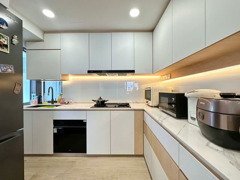 Aquarius By The Park Condominium For Sale at S$ 1,818,000 | PropertyGuru Singapore - Kitchen