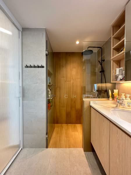 Aquarius By The Park Condominium For Sale at S$ 1,818,000 | PropertyGuru Singapore - Bathroom