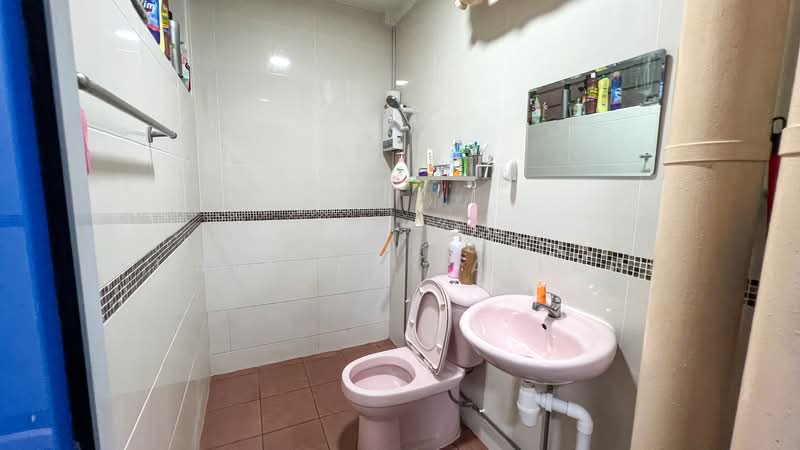 507 Jelapang Road HDB Flat For Sale at S$ 520,000 | PropertyGuru Singapore - Bathroom