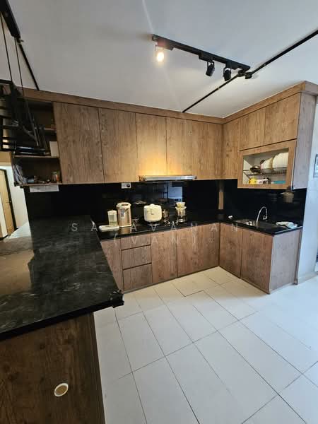 468 Hougang Avenue 8 HDB Flat For Sale at S$ 680,000 | PropertyGuru Singapore - Kitchen