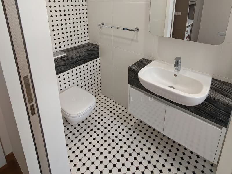 Sophia Hills, 23 Mount Sophia, 2 Bedrooms, 700 sqft, Condominium For Rent, by April Liu, 500095480 - Common Bathroom - PropertyGuru.com.sg