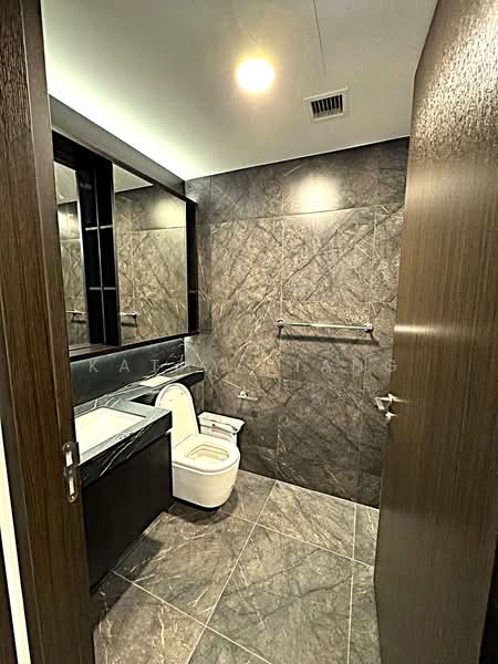 Hyll on Holland Condominium For Sale at S$ 1,698,000 | PropertyGuru Singapore - Bathroom