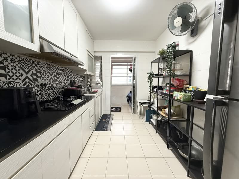 443A Fernvale Road HDB Flat For Sale at S$ 638,888 | PropertyGuru Singapore - Kitchen