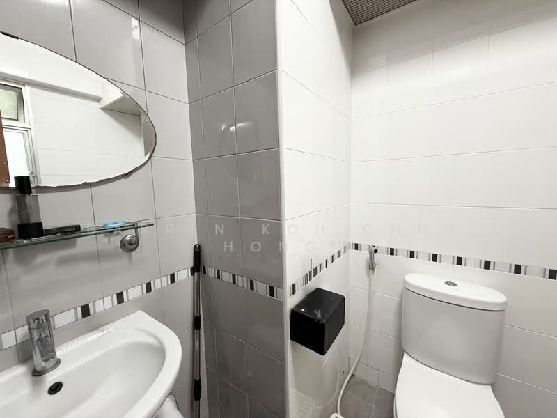 443A Fernvale Road HDB Flat For Sale at S$ 638,888 | PropertyGuru Singapore - Bathroom