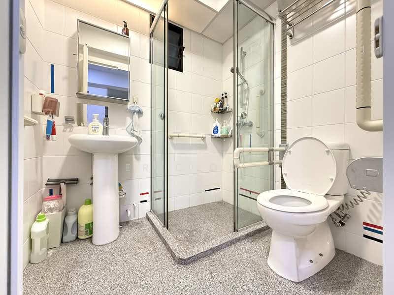 336C Yishun Street 31 HDB Flat For Sale at S$ 688,000 | PropertyGuru Singapore - Bathroom