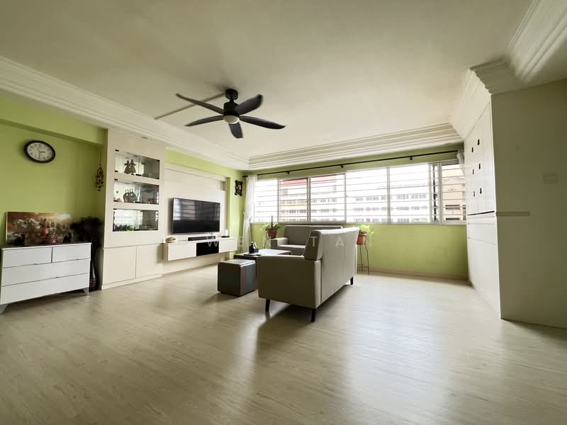 408 Choa Chu Kang Avenue 3 HDB Flat For Sale at S$ 650,000 | PropertyGuru Singapore - Living Room