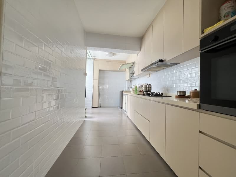 408 Choa Chu Kang Avenue 3 HDB Flat For Sale at S$ 650,000 | PropertyGuru Singapore - Kitchen